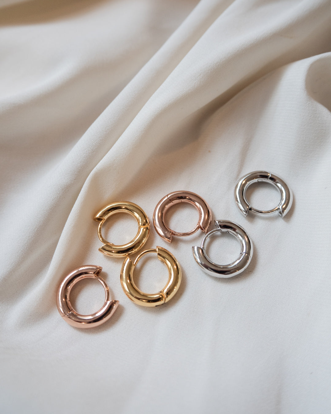 Plain Amalfi Huggies - Silver