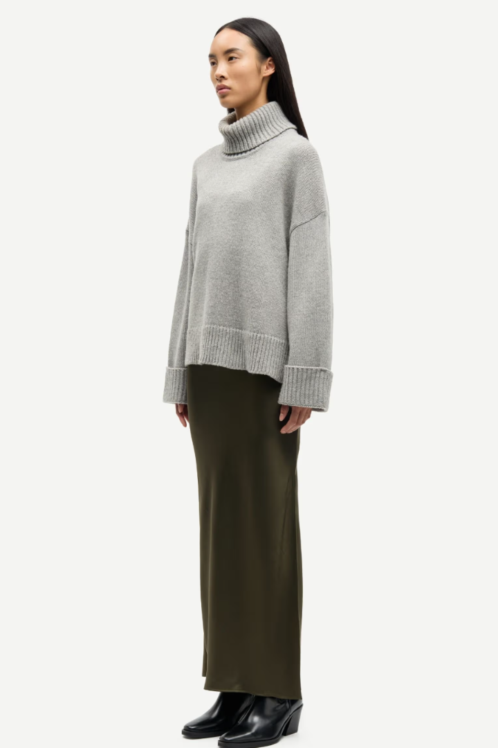 Sakeiku Sweater