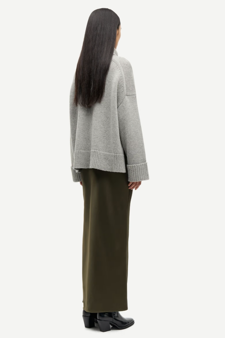 Sakeiku Sweater