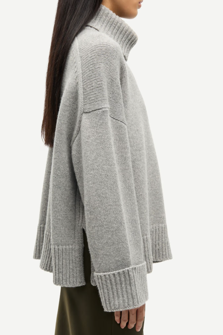 Sakeiku Sweater