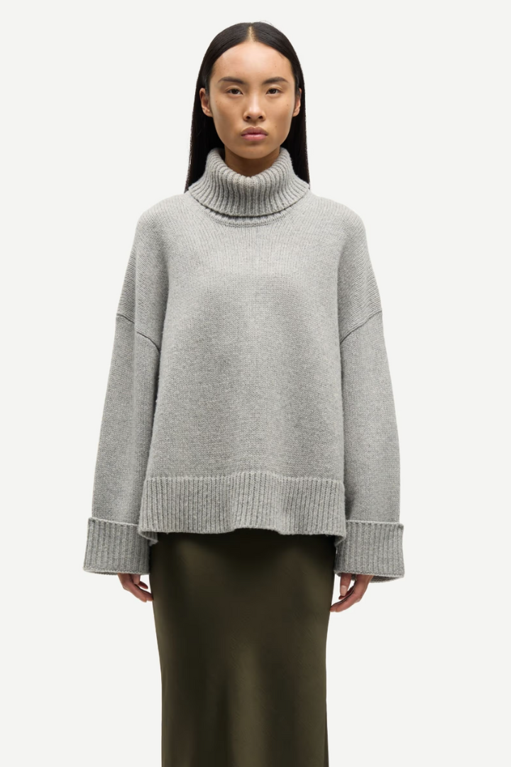 Sakeiku Sweater