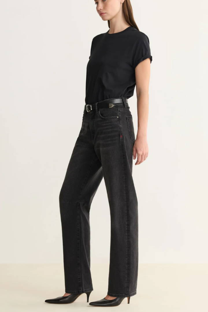 BNA - Soft Curve Barrel Jean