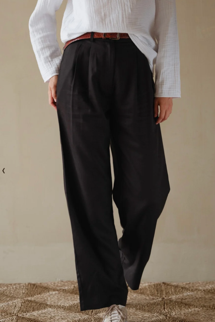Twill Pleated Trouser
