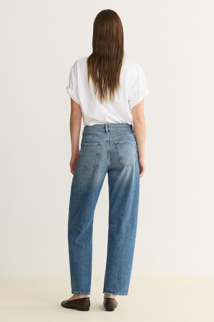 BNA - Soft Curve Barrel Jean