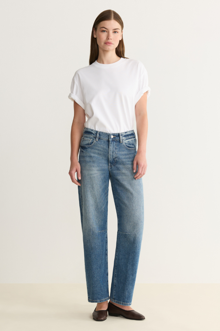 BNA - Soft Curve Barrel Jean