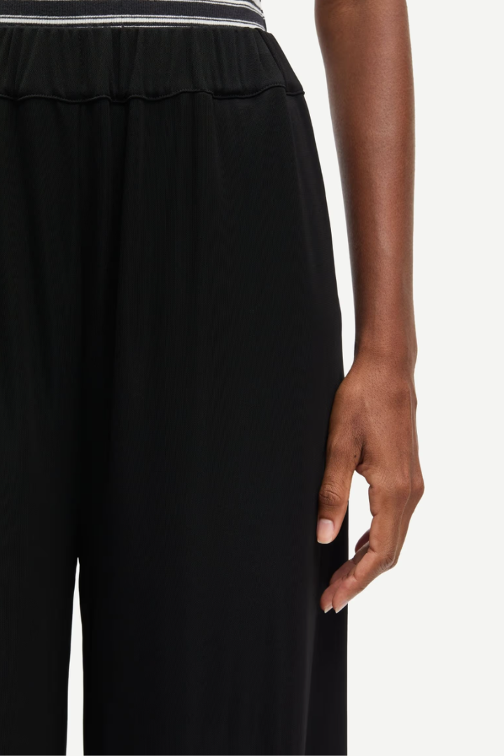 Saumi Pant