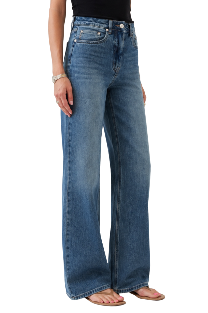 Gestuz Jade Straight Jeans — made from 98% organic cotton with 2% elastane for stretch.