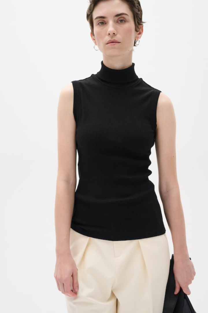 Dagna Sleeveless Turtleneck