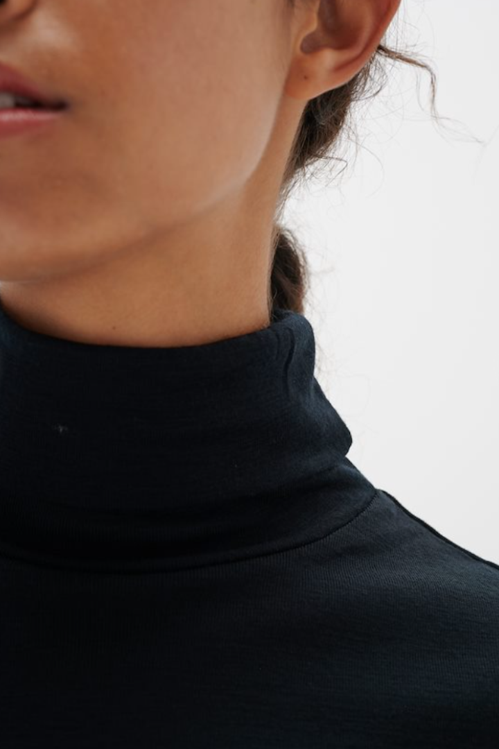 Fang RollNeck