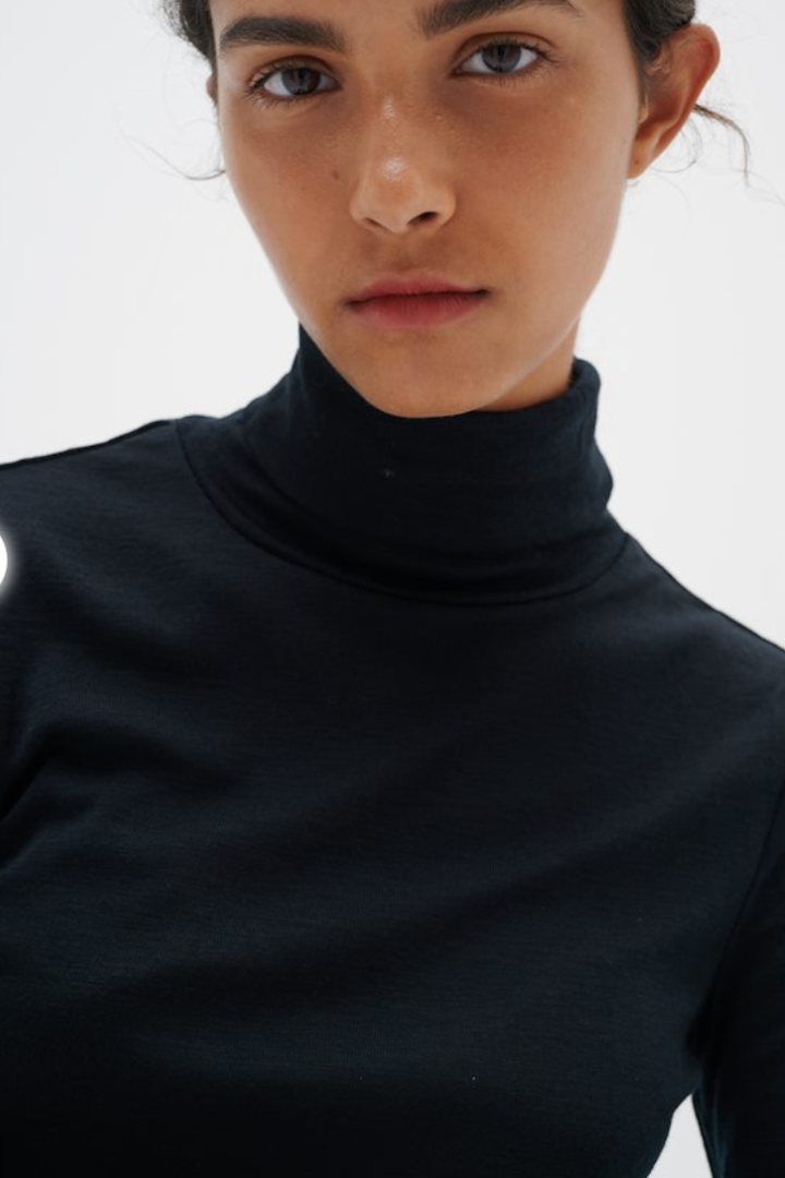 Fang RollNeck