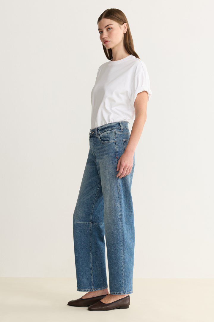 BNA - Soft Curve Barrel Jean