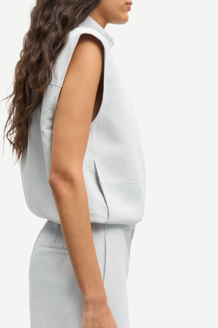 Sakaila Vest