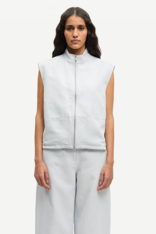 Sakaila Vest