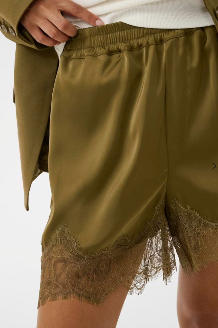 Lalou Short