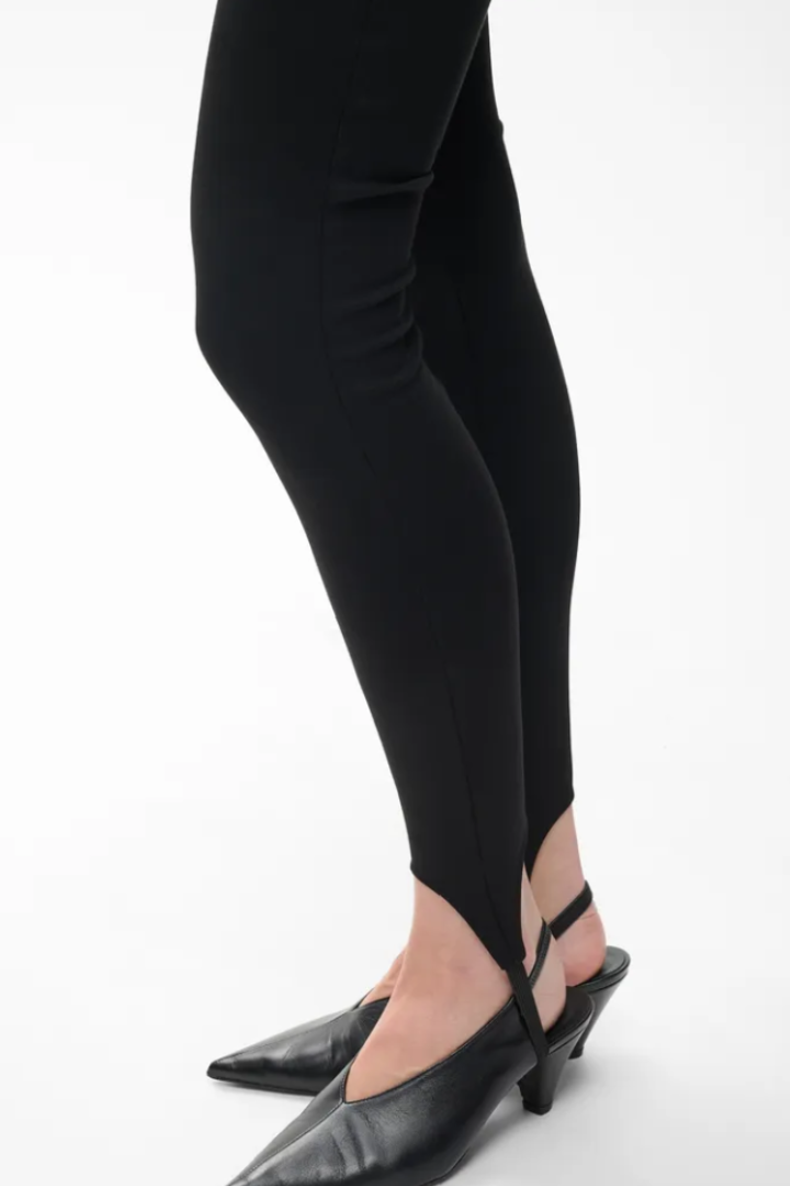Annette Stirrup Leggings waist detail