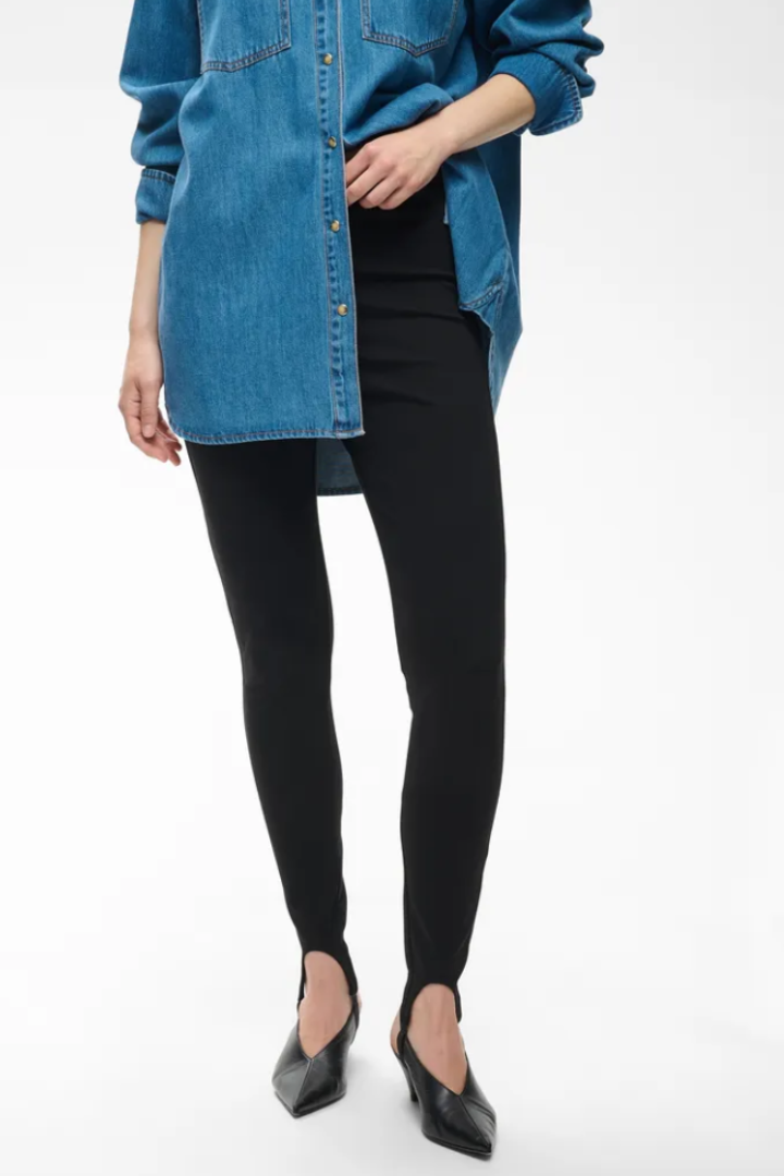 Annette Stirrup Leggings front view