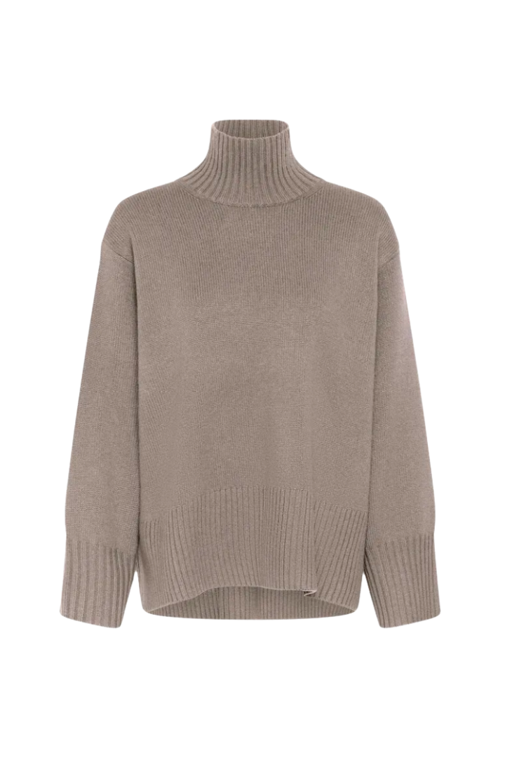 Geal Kaxy Turtleneck styled look