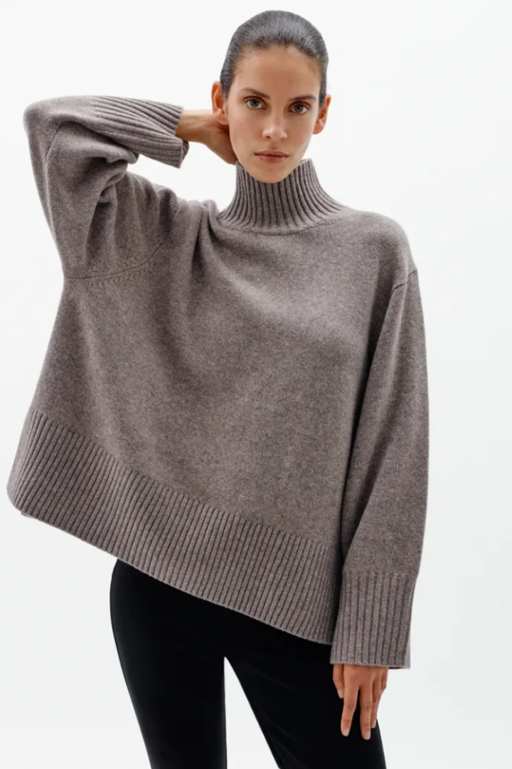 Geal Kaxy Turtleneck front view