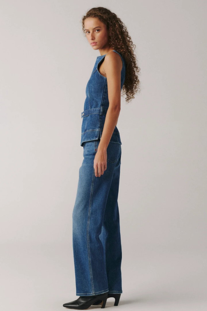 SAT 90s Straight Jean styled look
