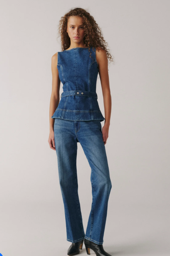 SAT 90s Straight Jean in Authentic Blues wash, front view