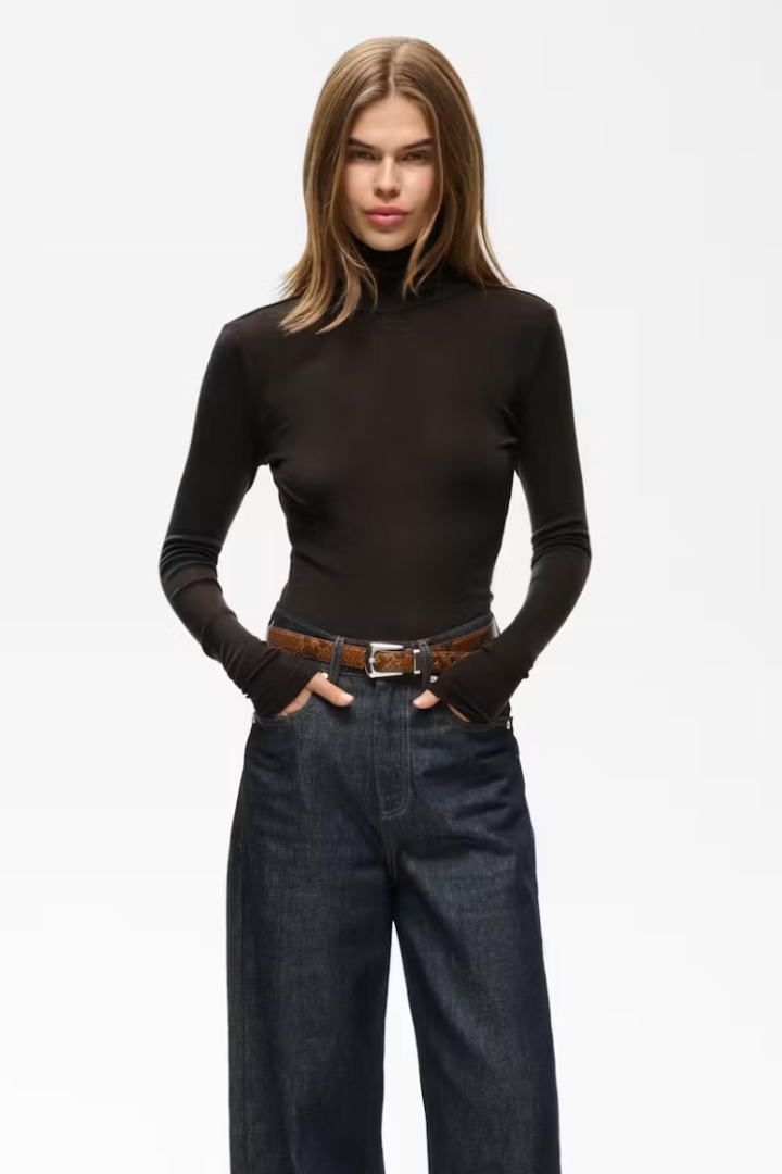 Ninia Wool Turtleneck, side view
