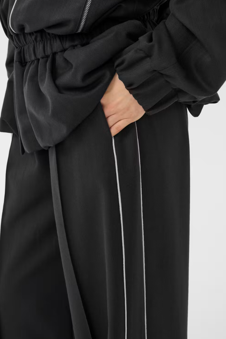 Alezia Pant