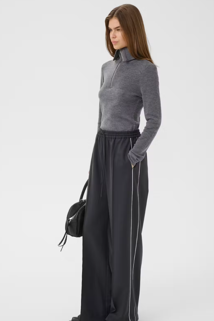 Alezia Pant